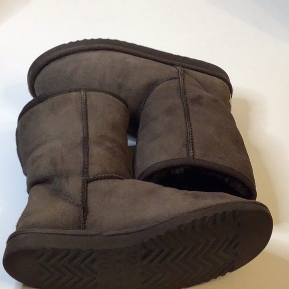 UGG CLASSIC BROWN SHORT WINTER BOOTS W8 - Picture 9 of 12